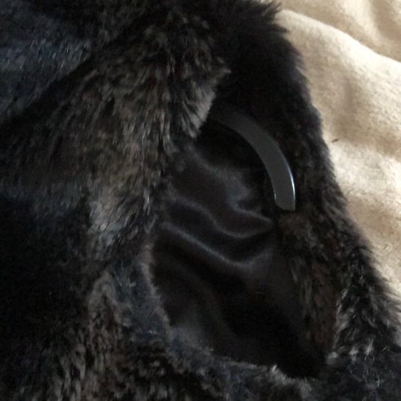 Beautiful fur vest - Picture 5 of 8